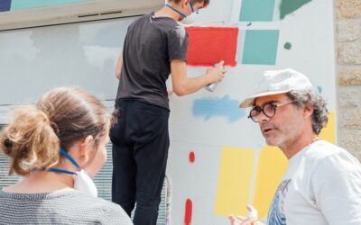 Un projet d’art solidaire en action : la fresque participative de l’Association Couleurs