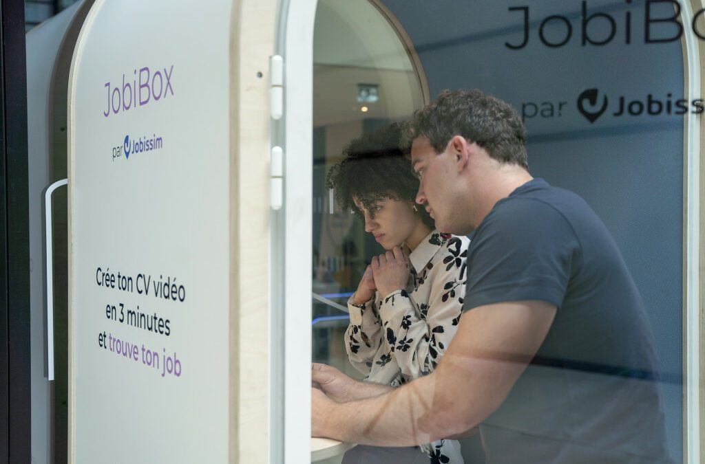 JobiBox, la cabine qui crée des CV de Jobissim